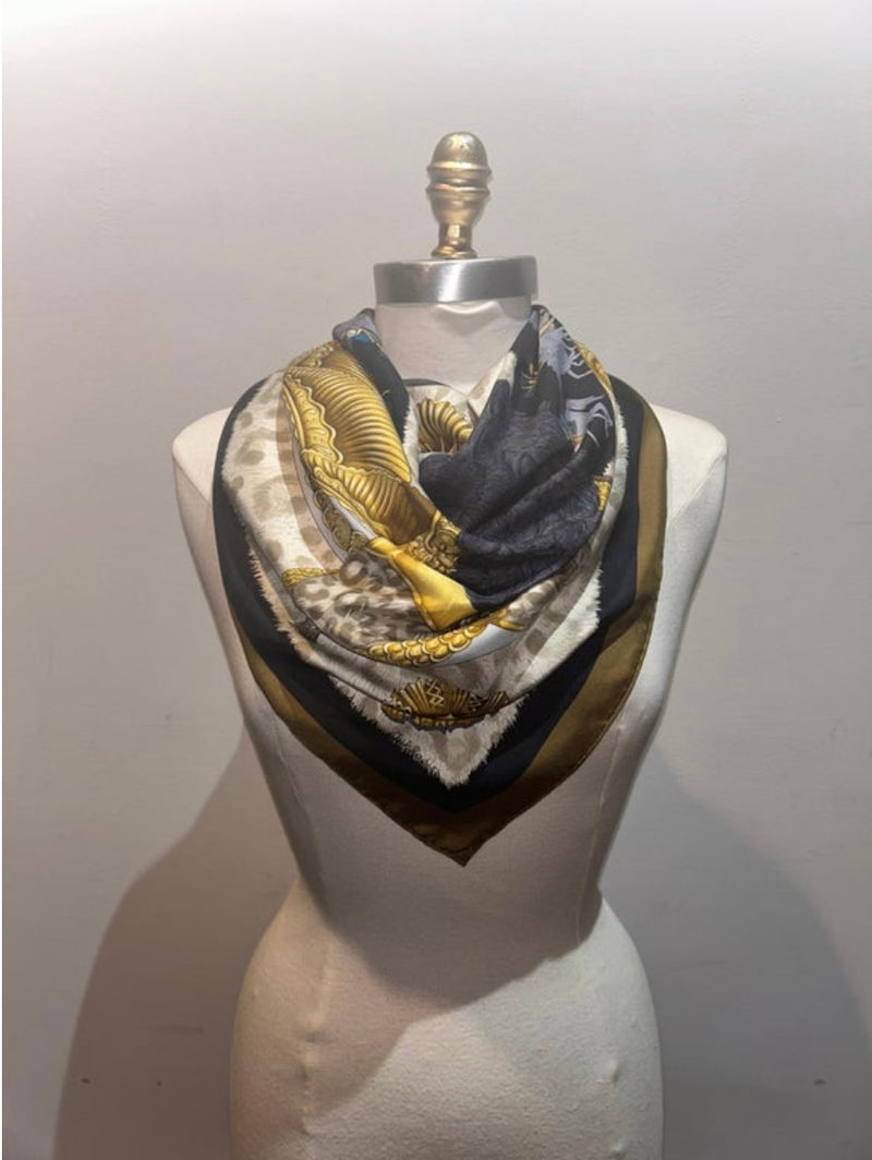 Hermes Casques et Plumets silk scarf In Olive and Black