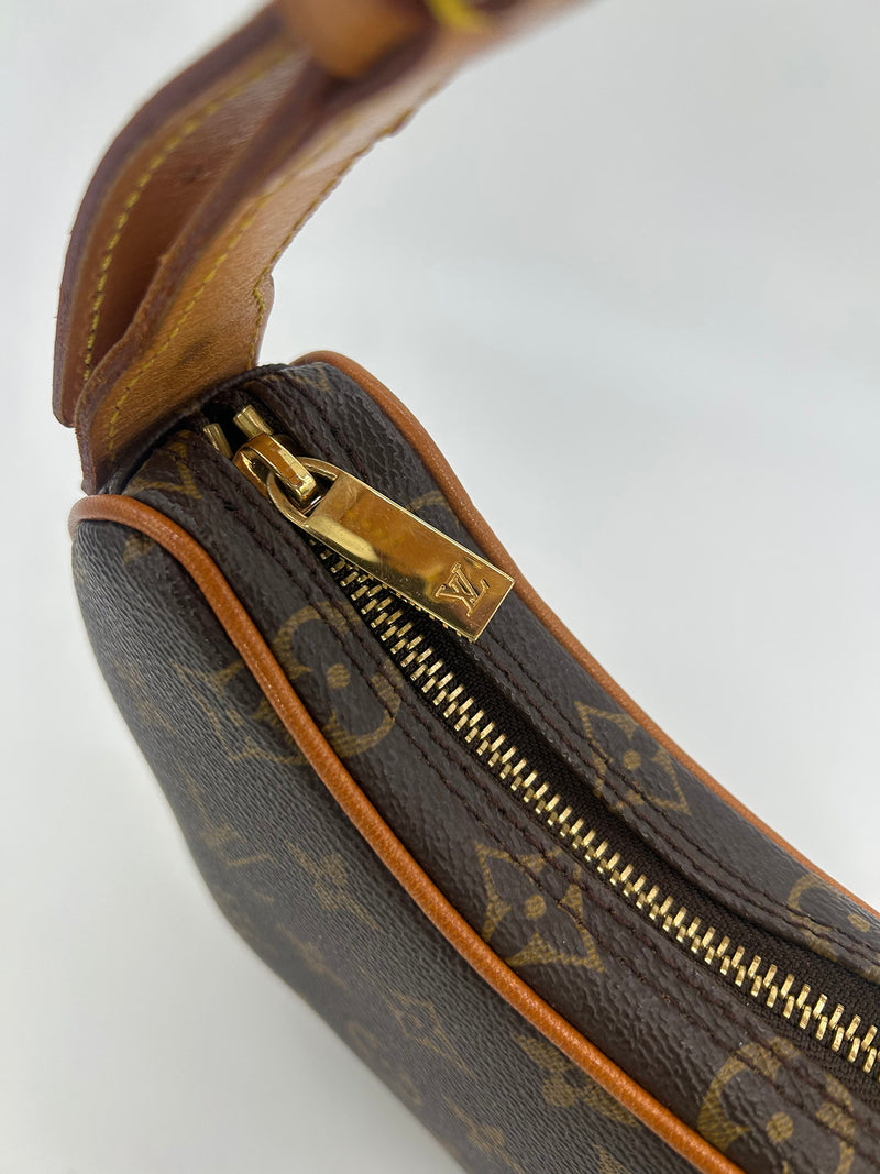 Louis Vuitton Monogram Pochette Croissant