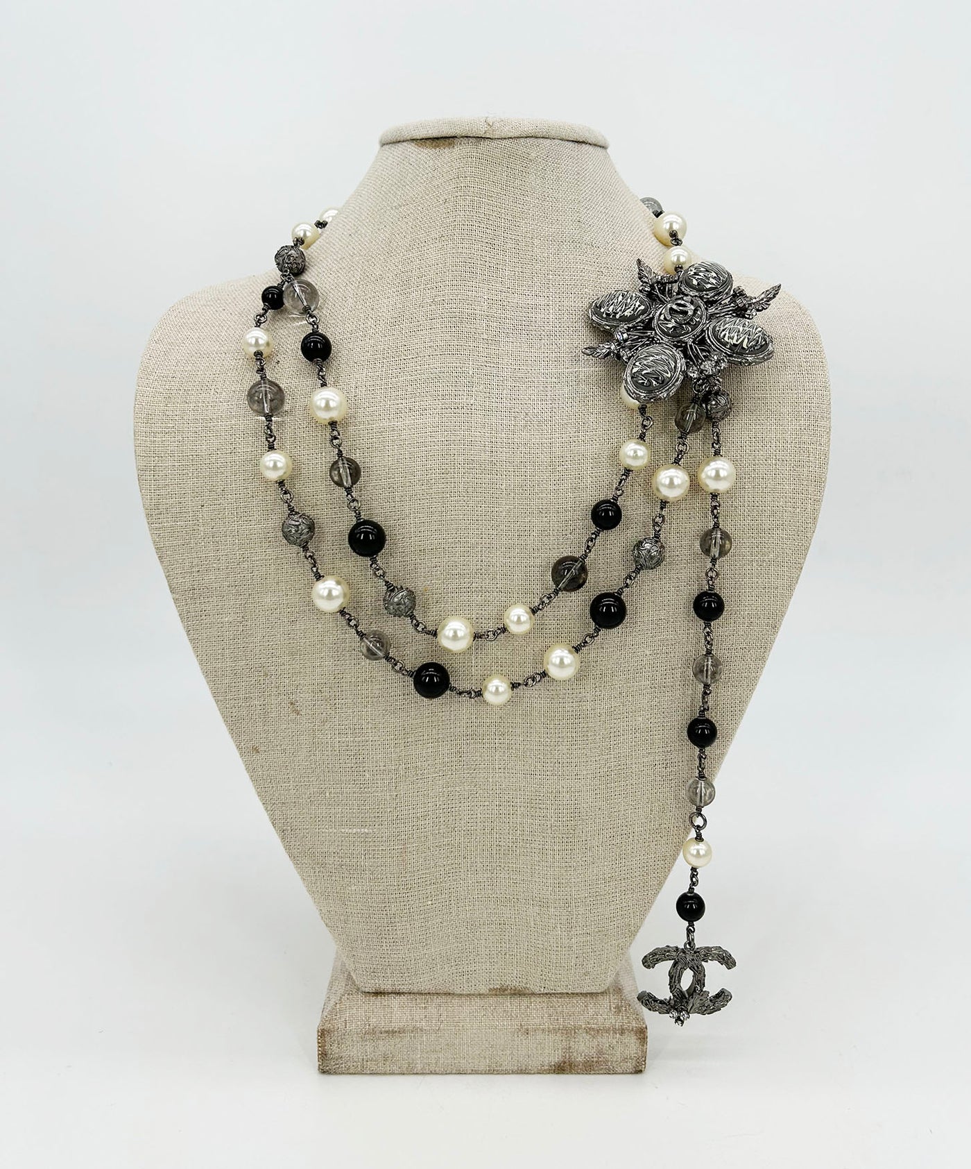 CHANEL ICONIC SWAROVSKI CRYSTAL FLOWER AND EMBLLSHD SILVER CHAIN BELT/NECKLACE CHANEL ICONIC 4 LAYER HOLOGRAPHIC CRYSTAL CHAIN BELT  main image 3