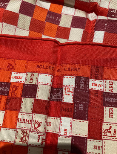 NWT Hermes Bolduc Au Carre Scarf 90 Rouge Bordeaux Gris