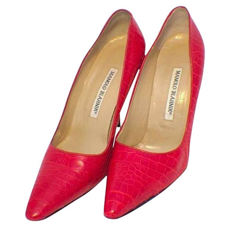 【MANOLO BLAHNIK】レッドベルベットバックルディテールパンプス Manolo Blahnik HANGISI パンプス - Red | FWRD